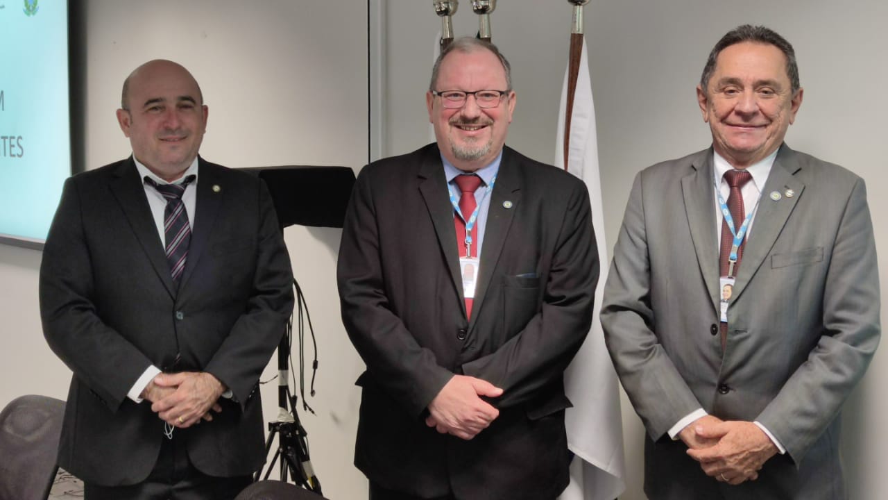 Adms. Leonardo Macedo e Rogério Cristino se reúnem com presidente Mauro Kreuz